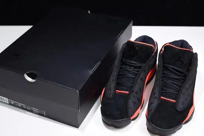 Low Black Jordan x Air Clot 13 AT3102-006 Infrared 0414